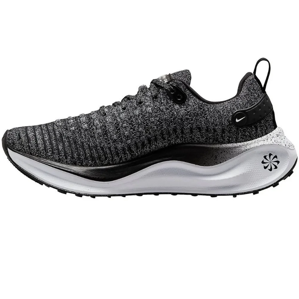Nike Women's Black and Gray Knit Athletic Running Shoes